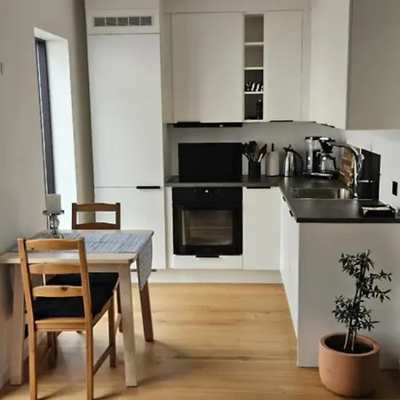 Apartment Til Leie Naer Dyreparken, Sorlandssenteret, Sjoen Og Lillesand