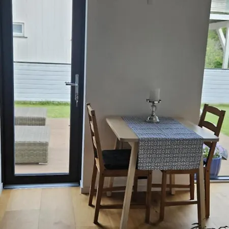 Til Leie Naer Dyreparken, Sorlandssenteret, Sjoen Og *