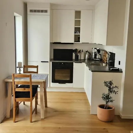 Til Leie Naer Dyreparken, Sorlandssenteret, Sjoen Og Apartment Lillesand